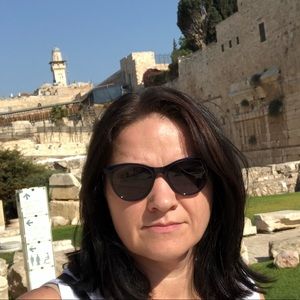 Meet your Posher, Simona